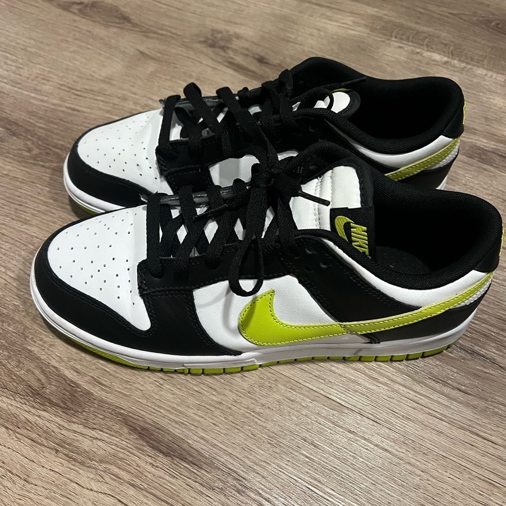 Nike Black and Lime Green Sneakers